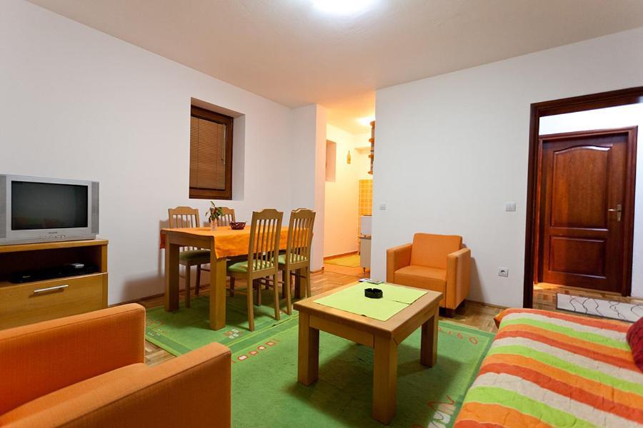 Apartment Oko *